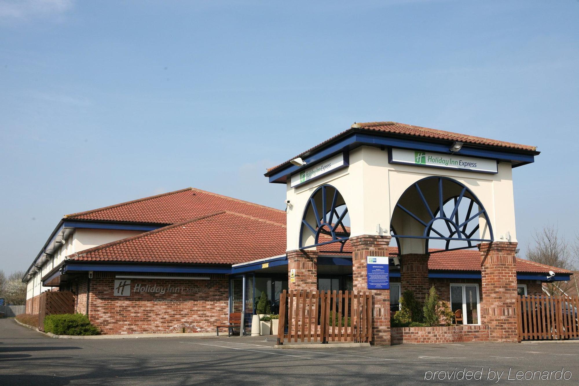 Holiday Inn Express Peterborough, An Ihg Hotel Exterior photo